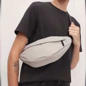 Everlane Renew Transit Fanny Pack, warm quartz, NWT